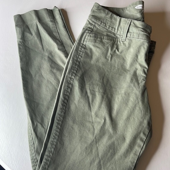 Old Navy Pixie Pants Olive Colored - Picture 1 of 3